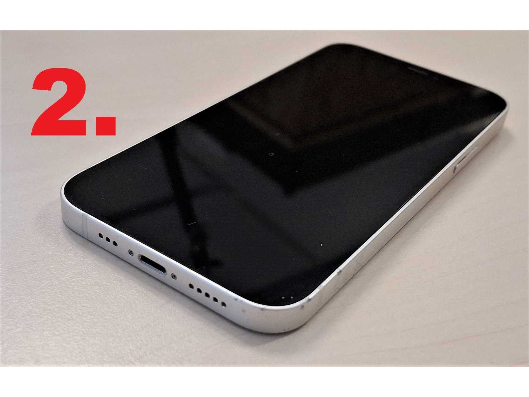 2. iPhone 12, Display