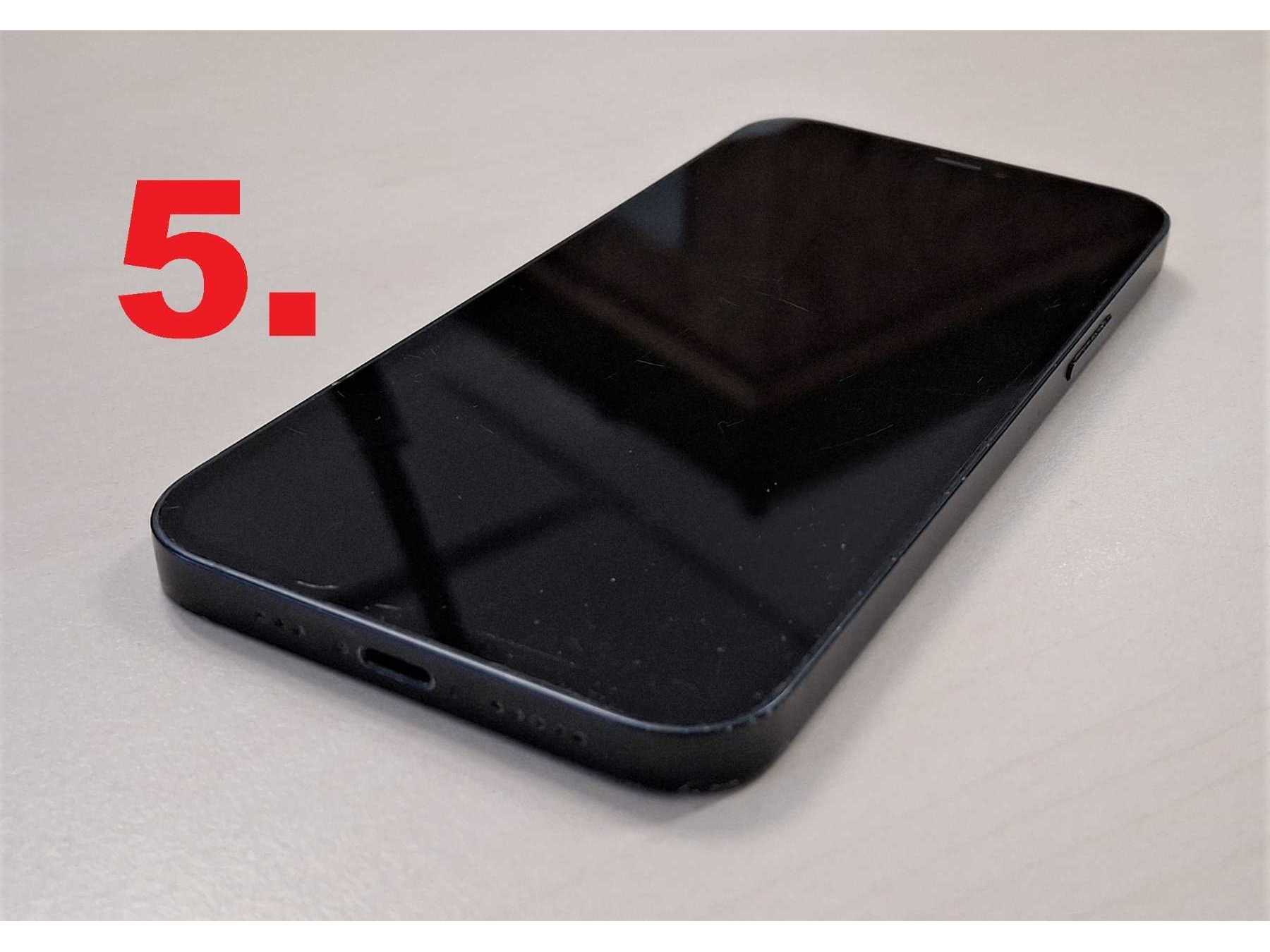 5. iPhone 12, Display