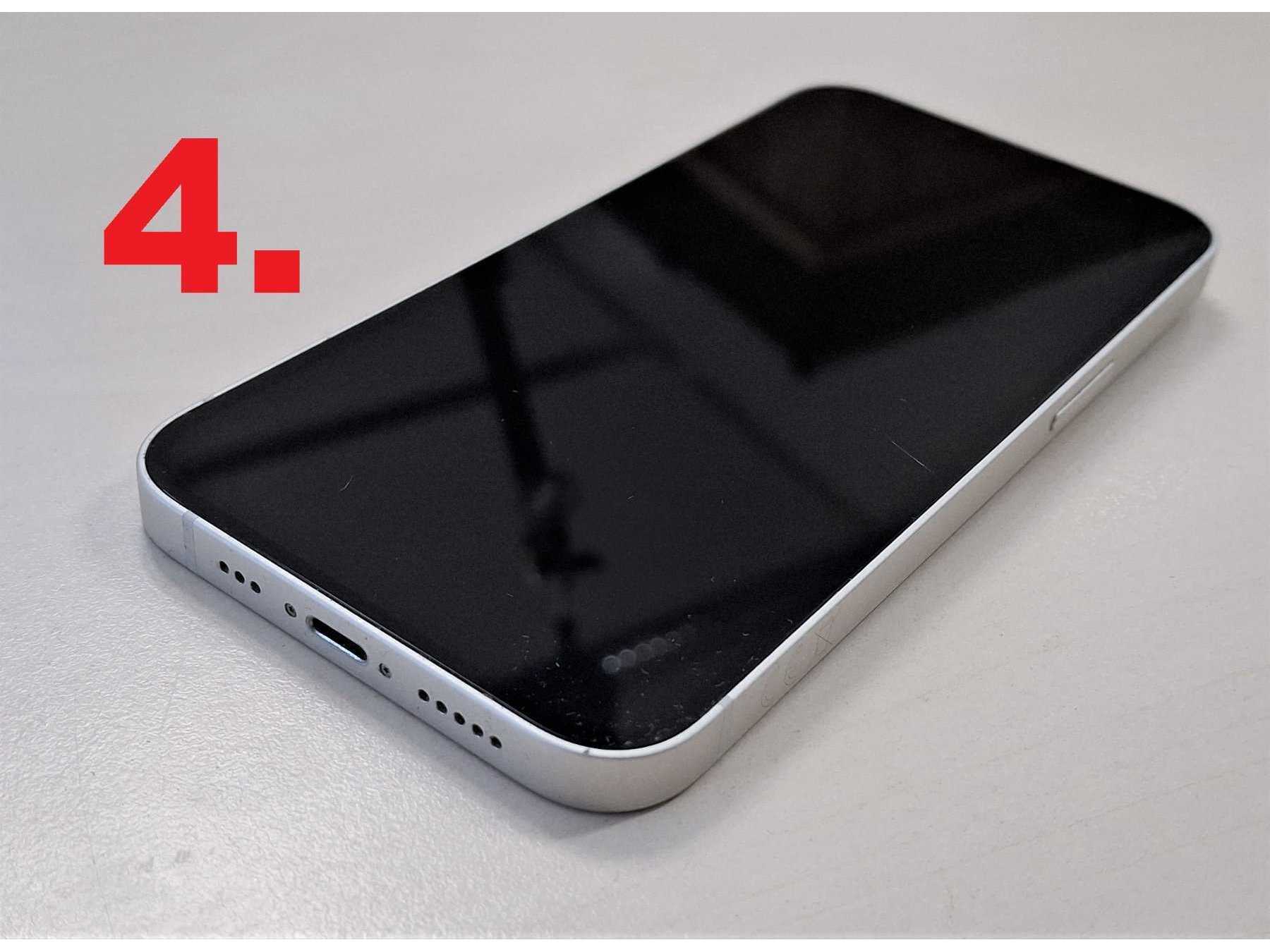 4. iPhone 13, Display