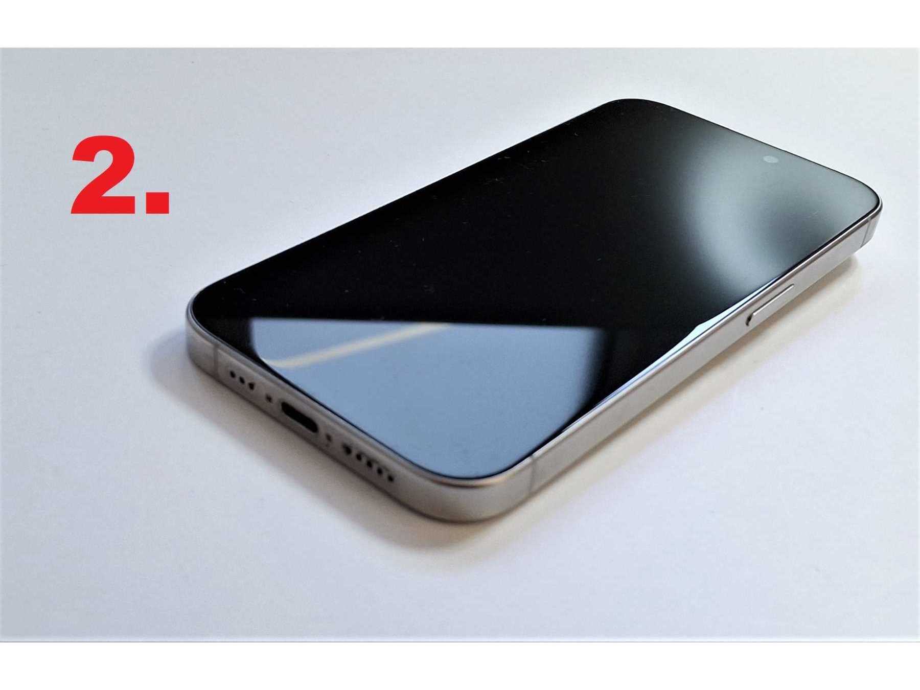 2. iPhone 15 Pro, A3102, Display