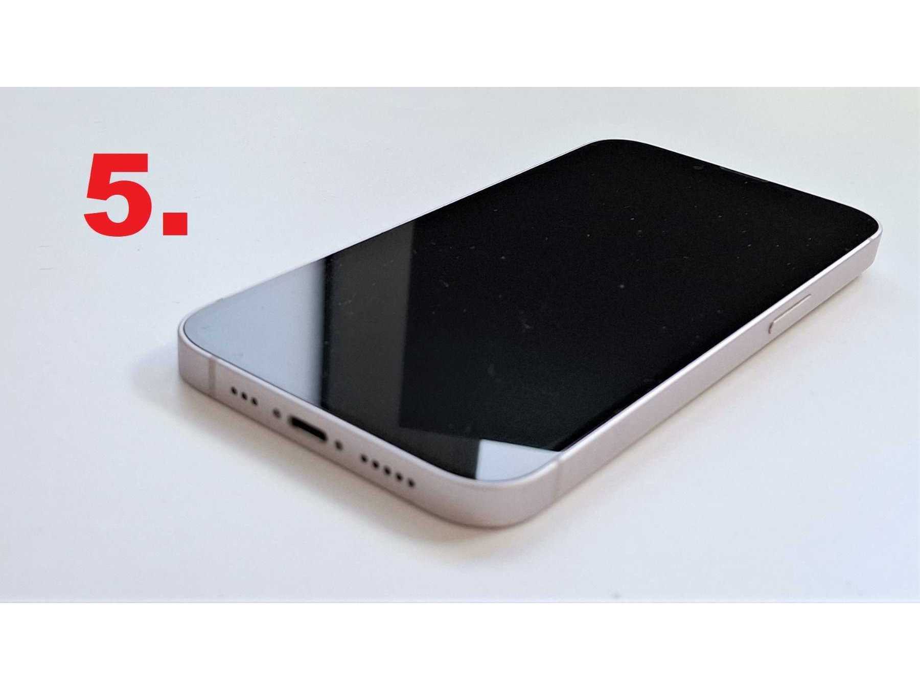 5. iPhone 13 A2633, Display