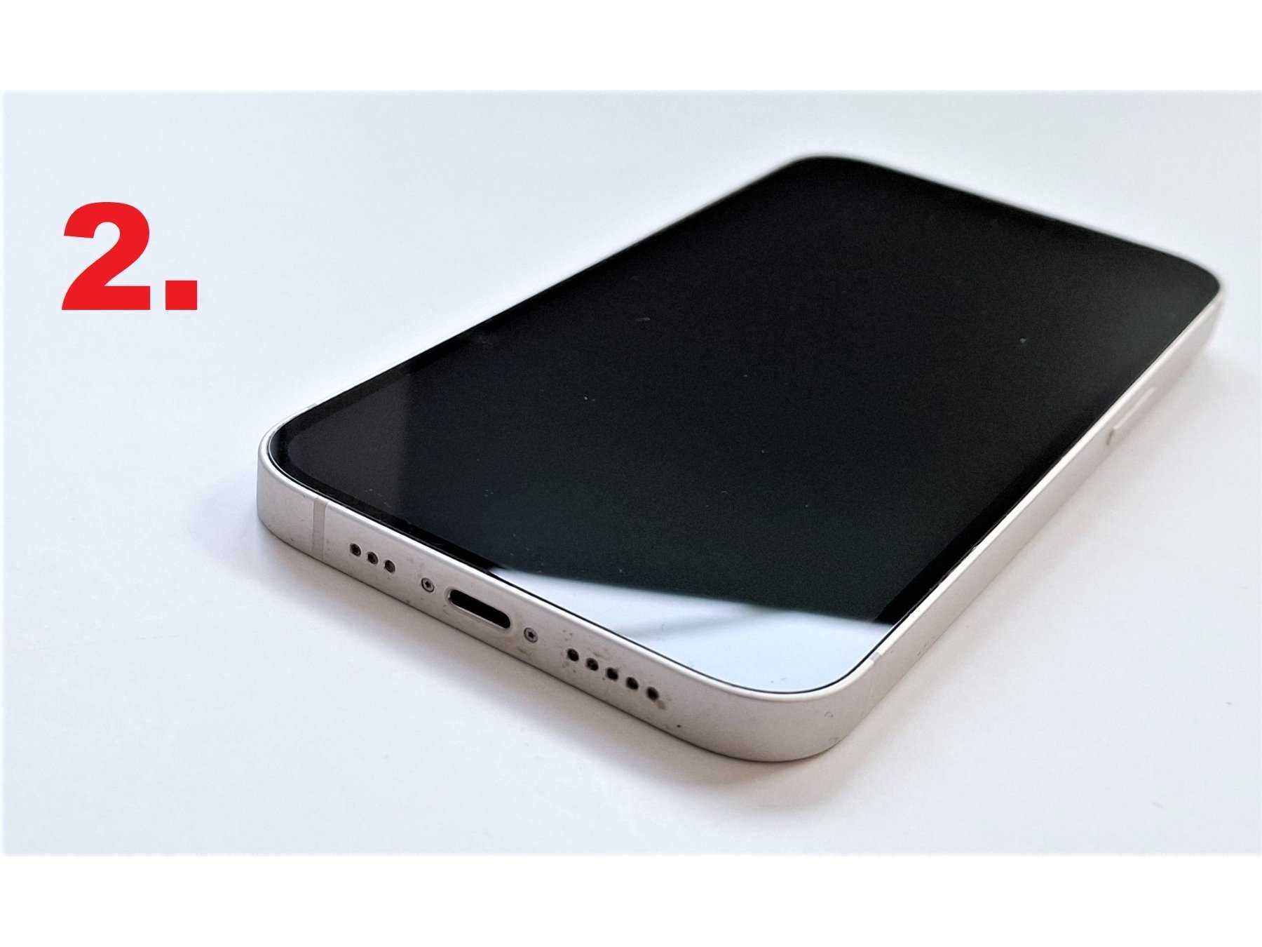 2. iPhone 13, A2633, Display