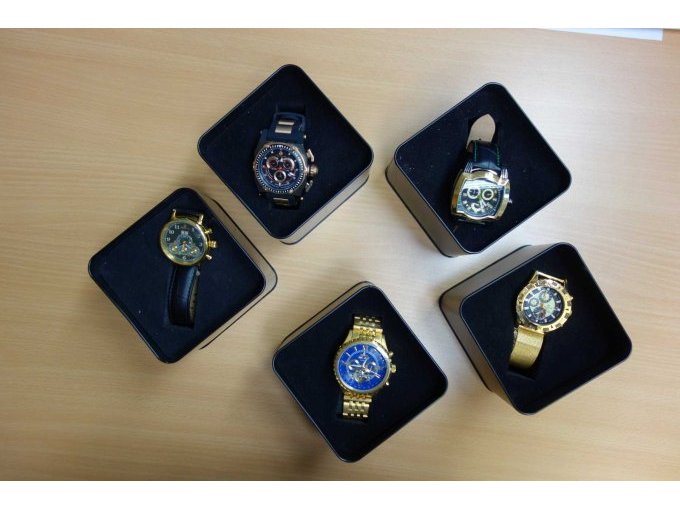 Armbanduhren in den Schutzetui