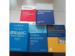 Bücher zum Thema Politik - Cover