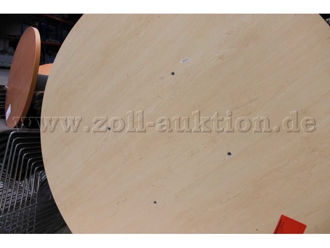 Tischplatte mit Schraubhülsen zur Befestigung am Tischgestell