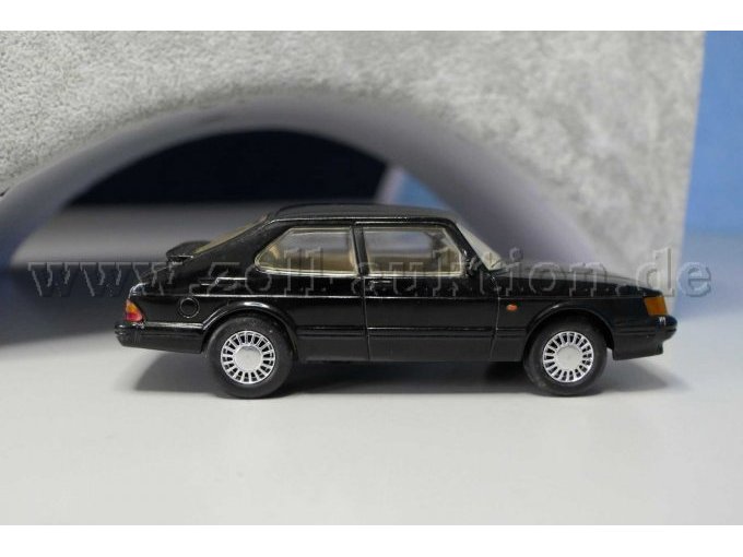 1989 SAAB 900S Ansicht von der Seite