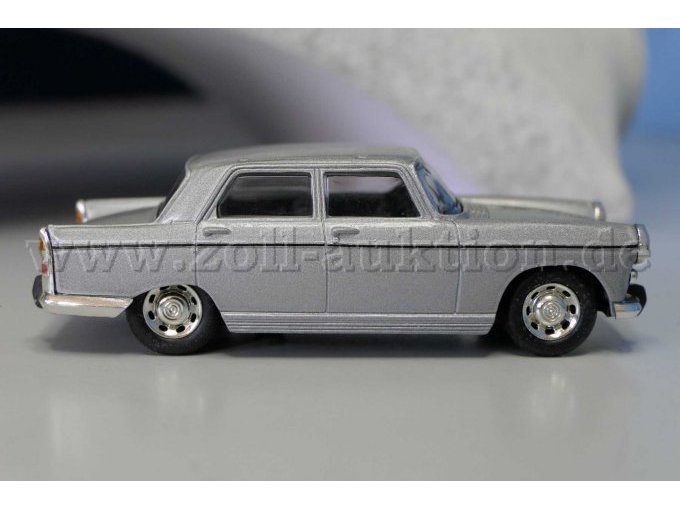 1964 Peugeot
404 Ansicht von der Seite