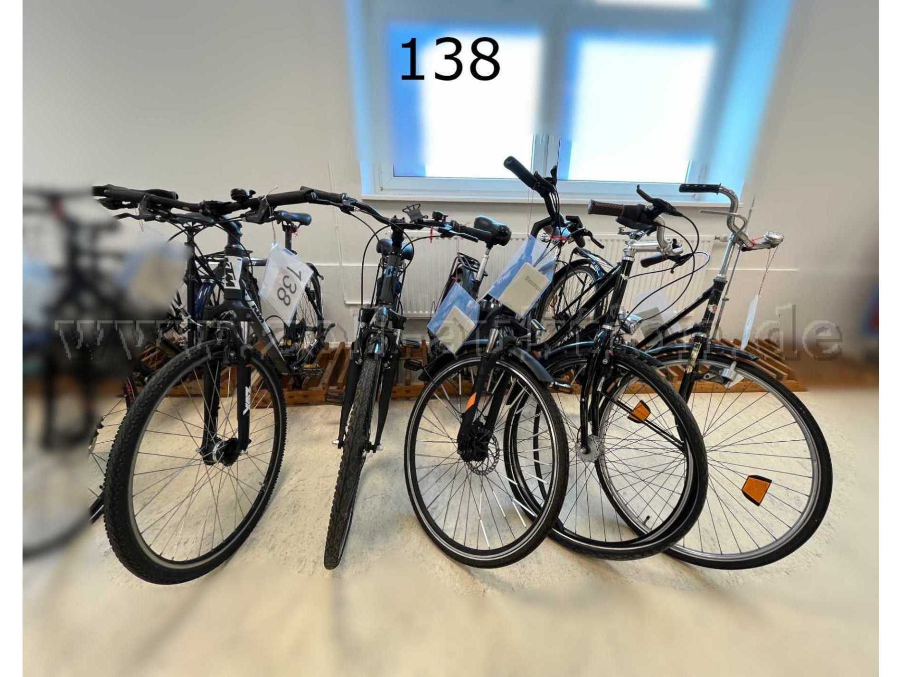 Übersicht Konvolut (von links nach rechts): KTM, Riverside, Hitway, Wanderer und Torpedo