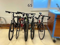 Übersicht Konvolut (von links nach rechts): Trekking-Rad von Bicycles, Rennrad von Dynamics, Mountainbike von Stevens, Kinder-Mountainbike von BTWIN, Rennrad von Bulls