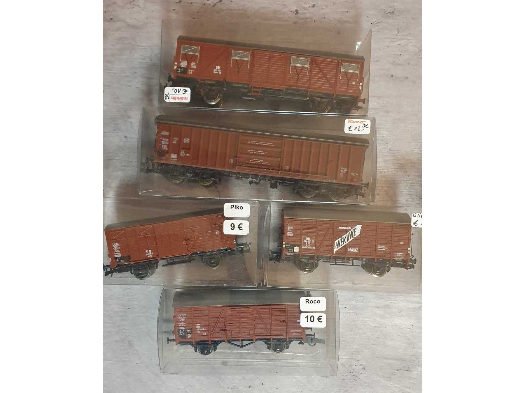 5 Güterwaggons