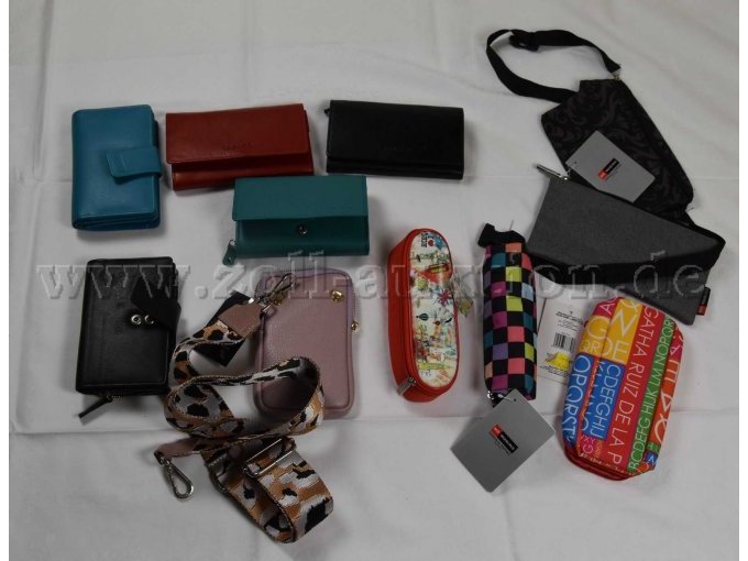 5 Geldbörsen, 4 Schlampermäppchen, 1 Bauch und 1 Handytasche