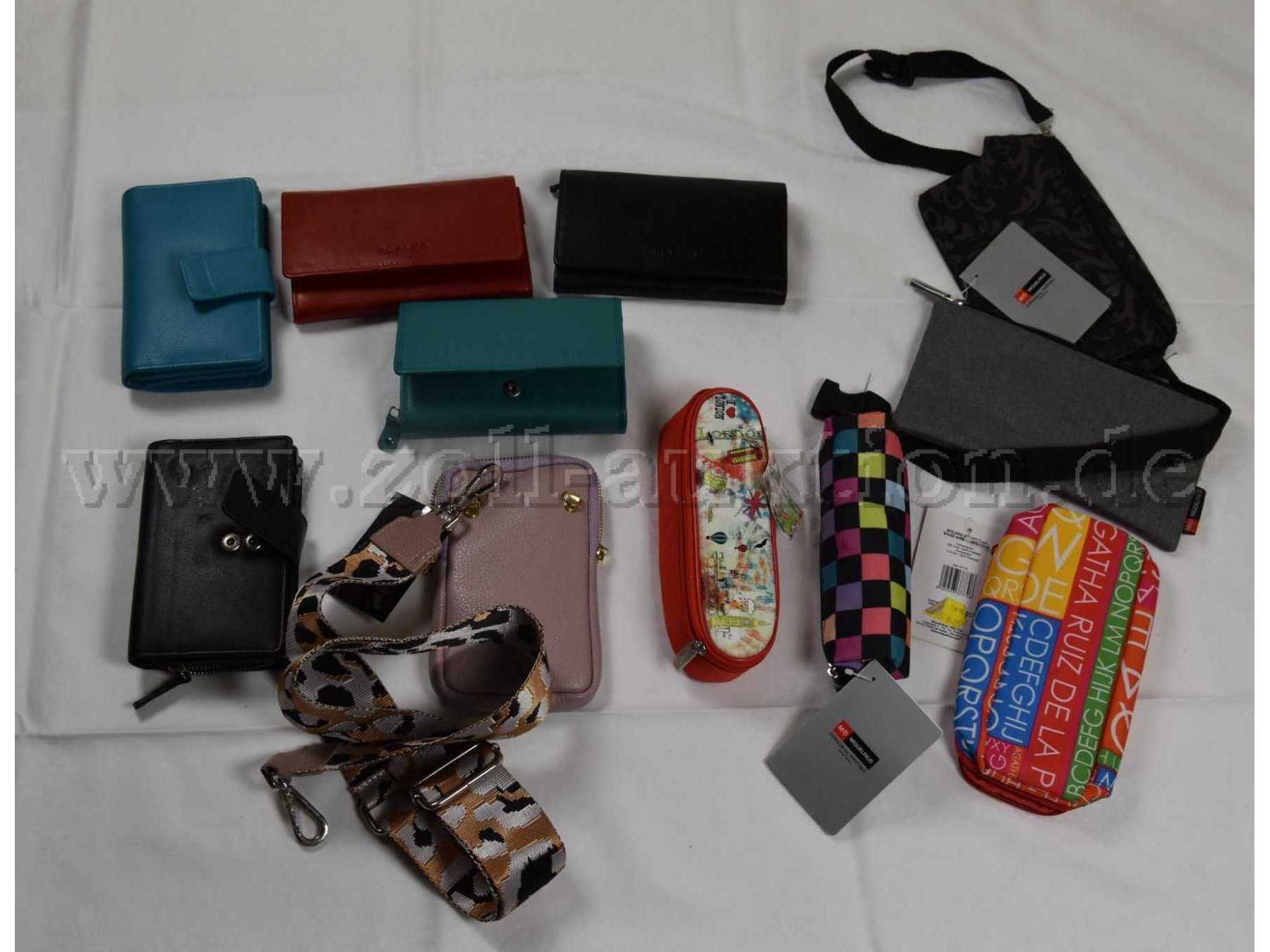 5 Geldbörsen, 4 Schlampermäppchen, 1 Bauch und 1 Handytasche