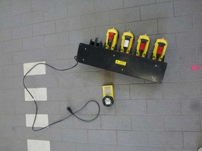 Ladestation mit 5 Handlampen