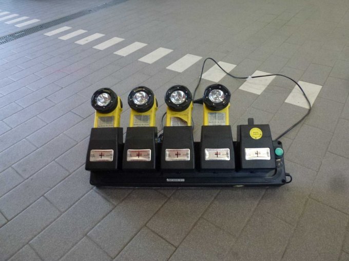 Ladestation mit Handlampen