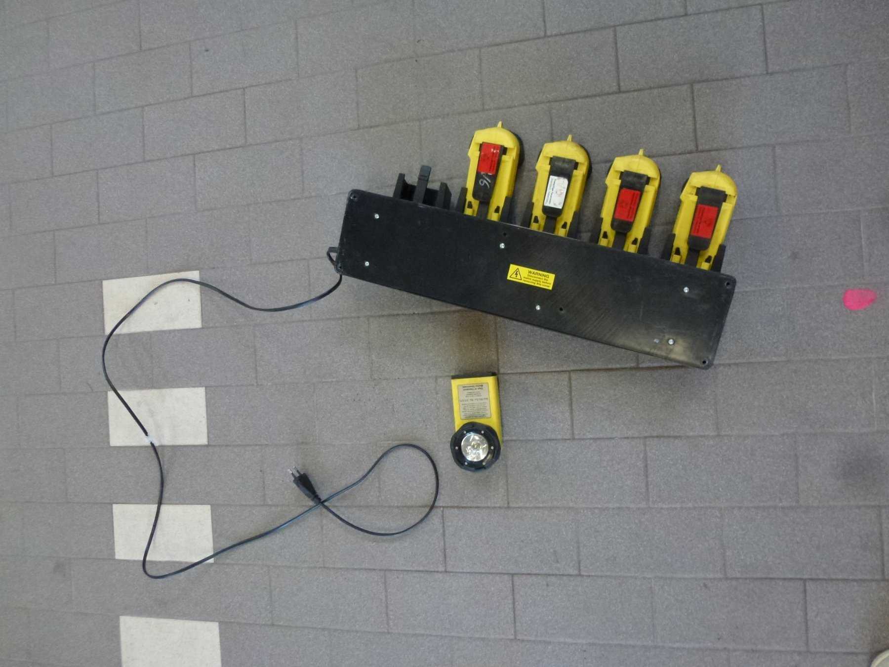 Ladestation mit 5 Handlampen