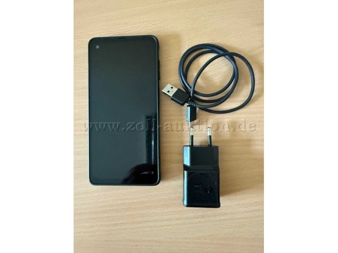 Handy mit Ladekabel