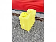 gelber Kunststoffkanister