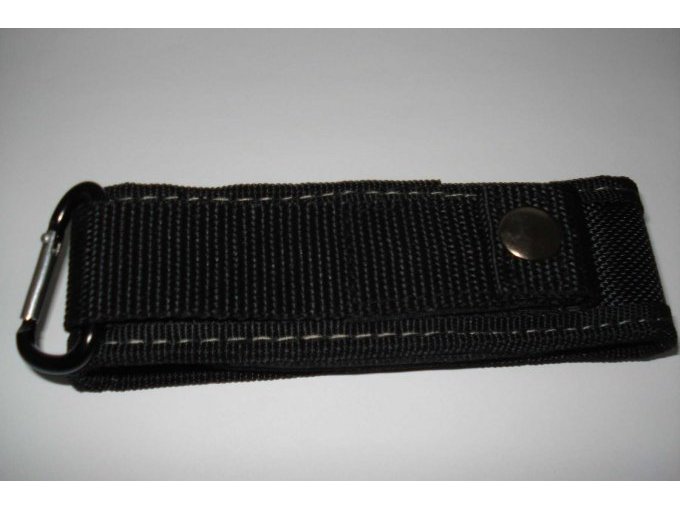 Der Karabiner an der Tragetasche.