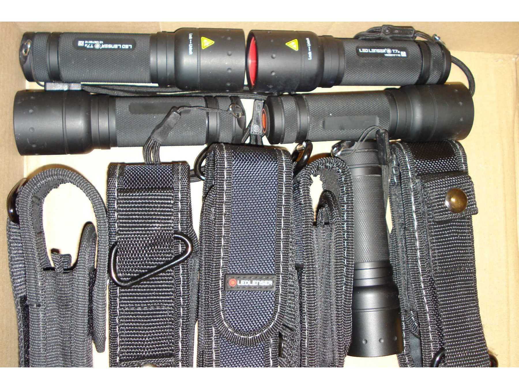 Die 5 LED LENSER T7² mit Tragetaschen.