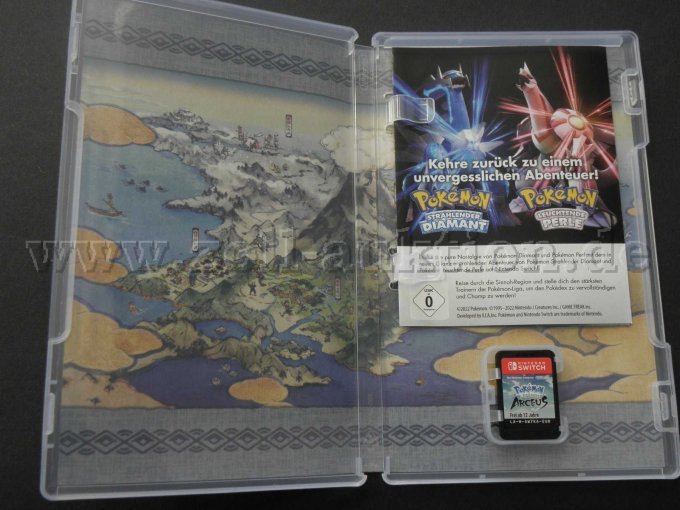 Nintendo Switch Spielkarte Pokemon-Legenden Arceus in geöffneter Verkaufsverpackung.