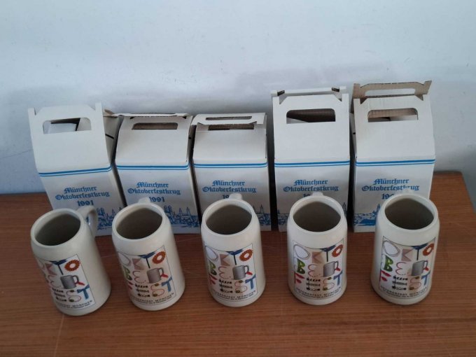 5 Oktoberfestkrüge ohne Zinndeckel Jahreskrüge 1991, Hersteller: Rastal – foto 4 – kavel bij Zoll-Auktion, München
