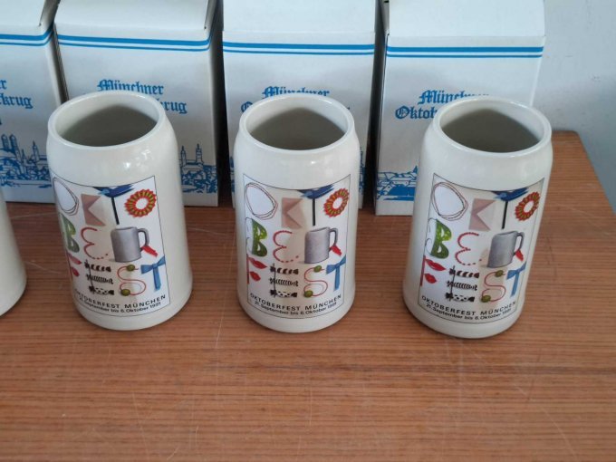 5 Oktoberfestkrüge ohne Zinndeckel Jahreskrüge 1991, Hersteller: Rastal – foto 3 – kavel bij Zoll-Auktion, München