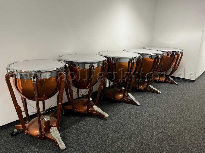 Pauken (5 Stück) Ludwig Professional Symphonic WFL Instrumentenvollansicht aller 5 Pauken von der Seite