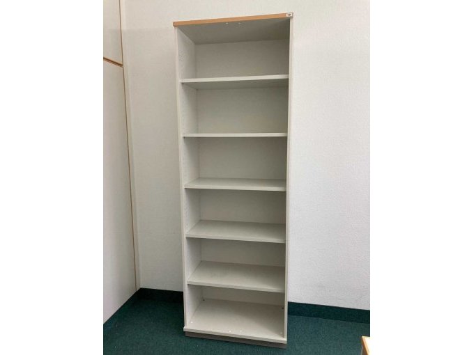 Regal von vorn Regal von vorn