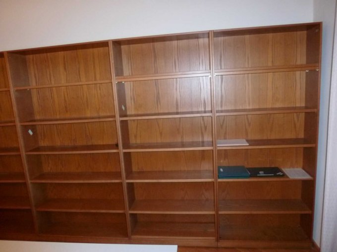 Regale Kirschholz-Dekor, seitliche Frontansicht II