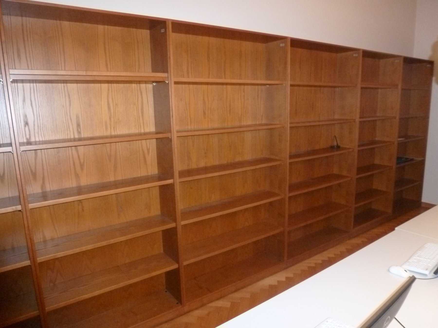 5 Regale Kirschholz-Dekor, seitliche Frontansicht I