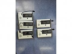 Gesamtansicht der Tischbedienkonsolen