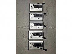 Gesamtansicht der Tischbedienkonsolen