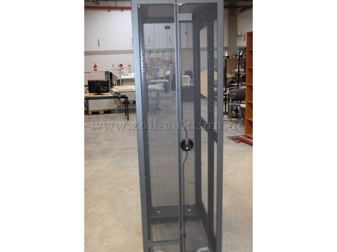 Schrank ohne Terminal Rückseite