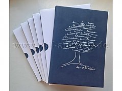 Dunkel blaues Stammbuch mit Silberner Prägung, Musterbuch oben auf, die 5 zu verkaufenden identischen Expl. im original Schutzschuber