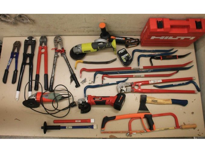 5 Werkzeugmaschinen und 19 weitere Werkzeuge