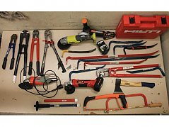 5 Werkzeugmaschinen und 19 weitere Werkzeuge