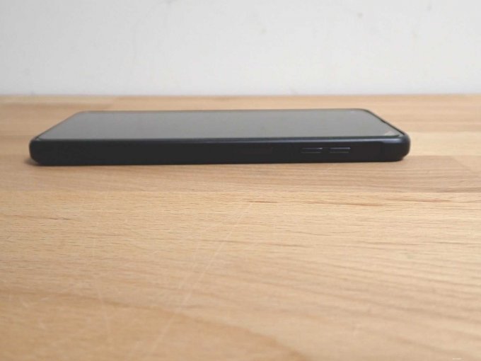 Handy seitlich rechts