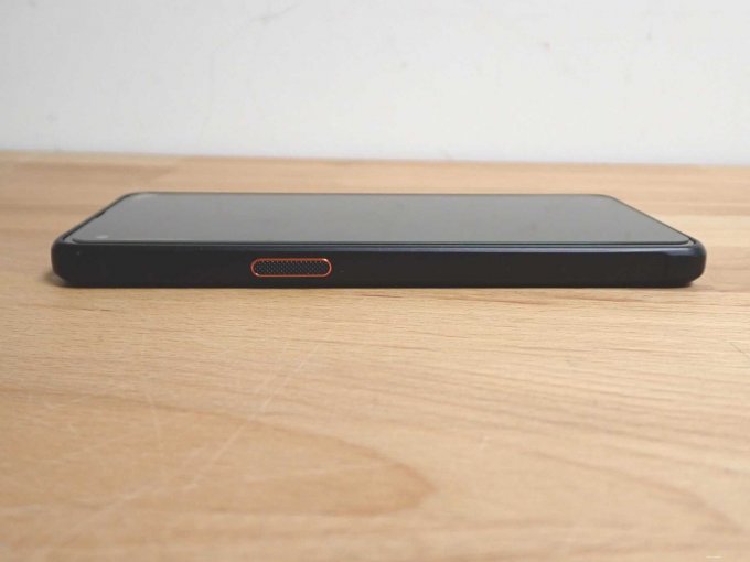 Handy seitlich links