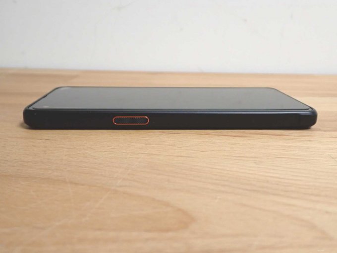 Handy seitlich links