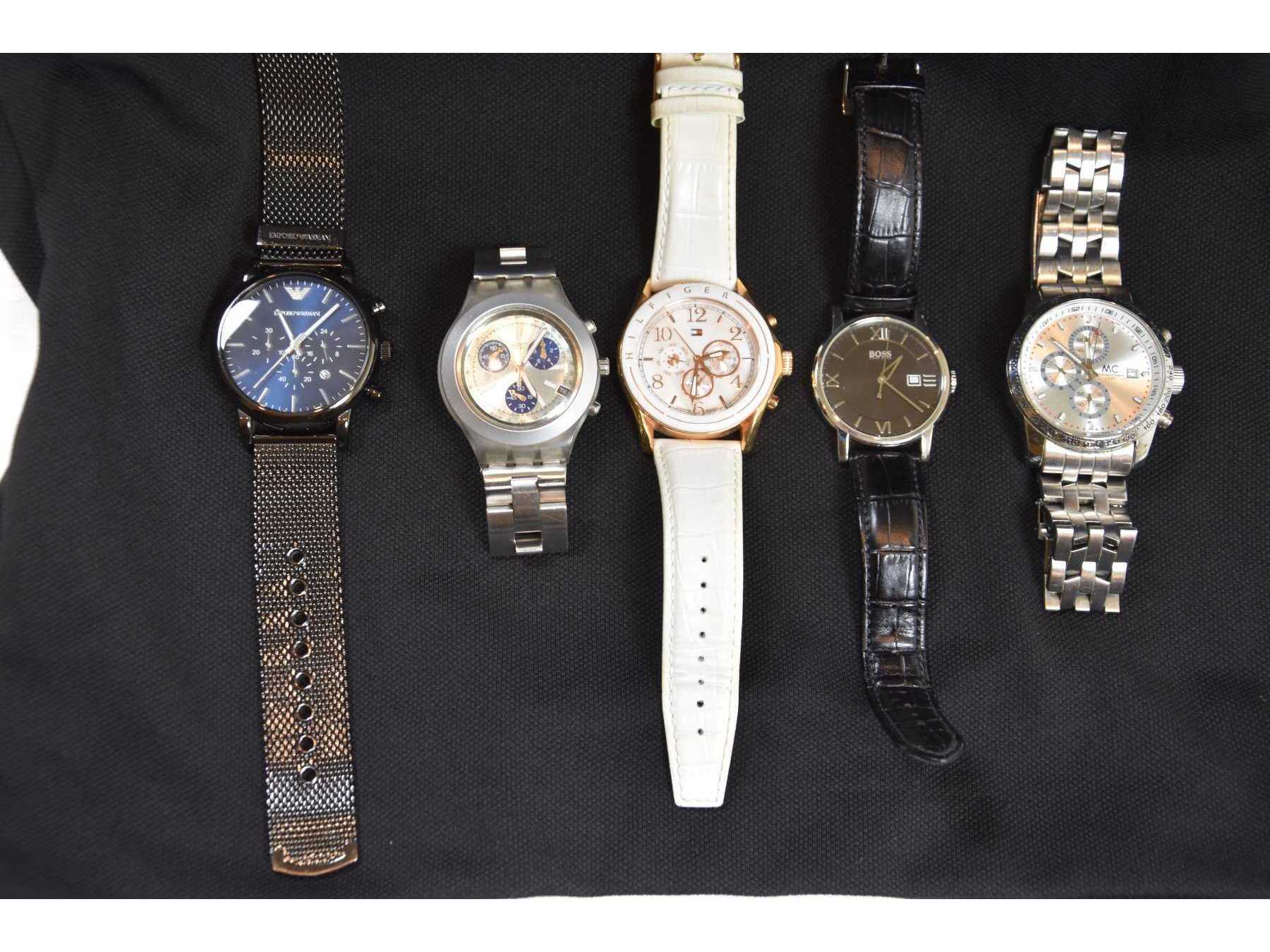 5 gebrauchte  Uhren der Hersteller „Boss“, „Armani“ u.w.