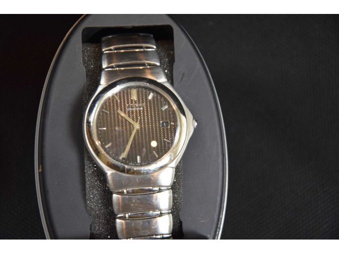 1 Uhr " Citizen" in einer Metalldose