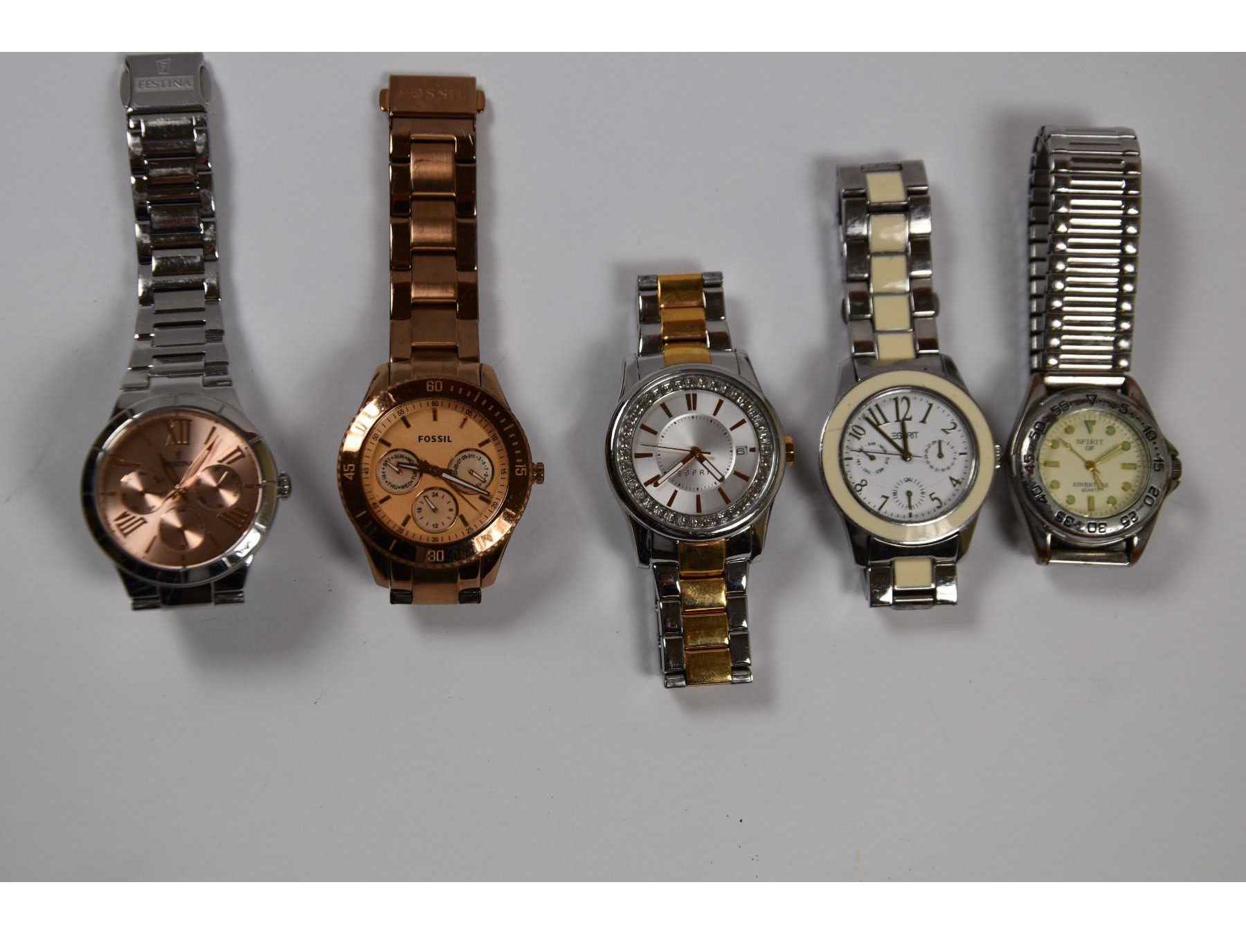 5 gebrauchte Uhren der Hersteller „Esprit“, „Fossil“ & „Festina“