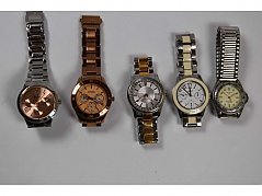 5 gebrauchte Uhren der Hersteller „Esprit“, „Fossil“ & „Festina“