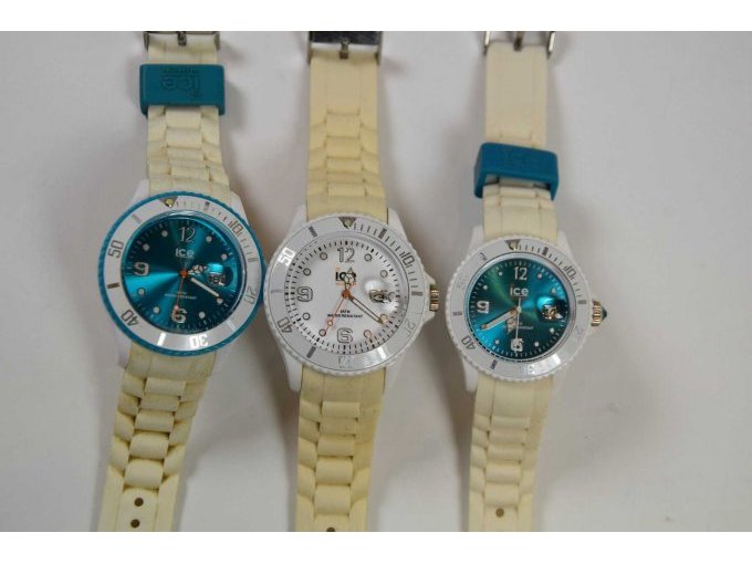 3 gebrauchte Uhren des Herstellers „Ice- Watch“