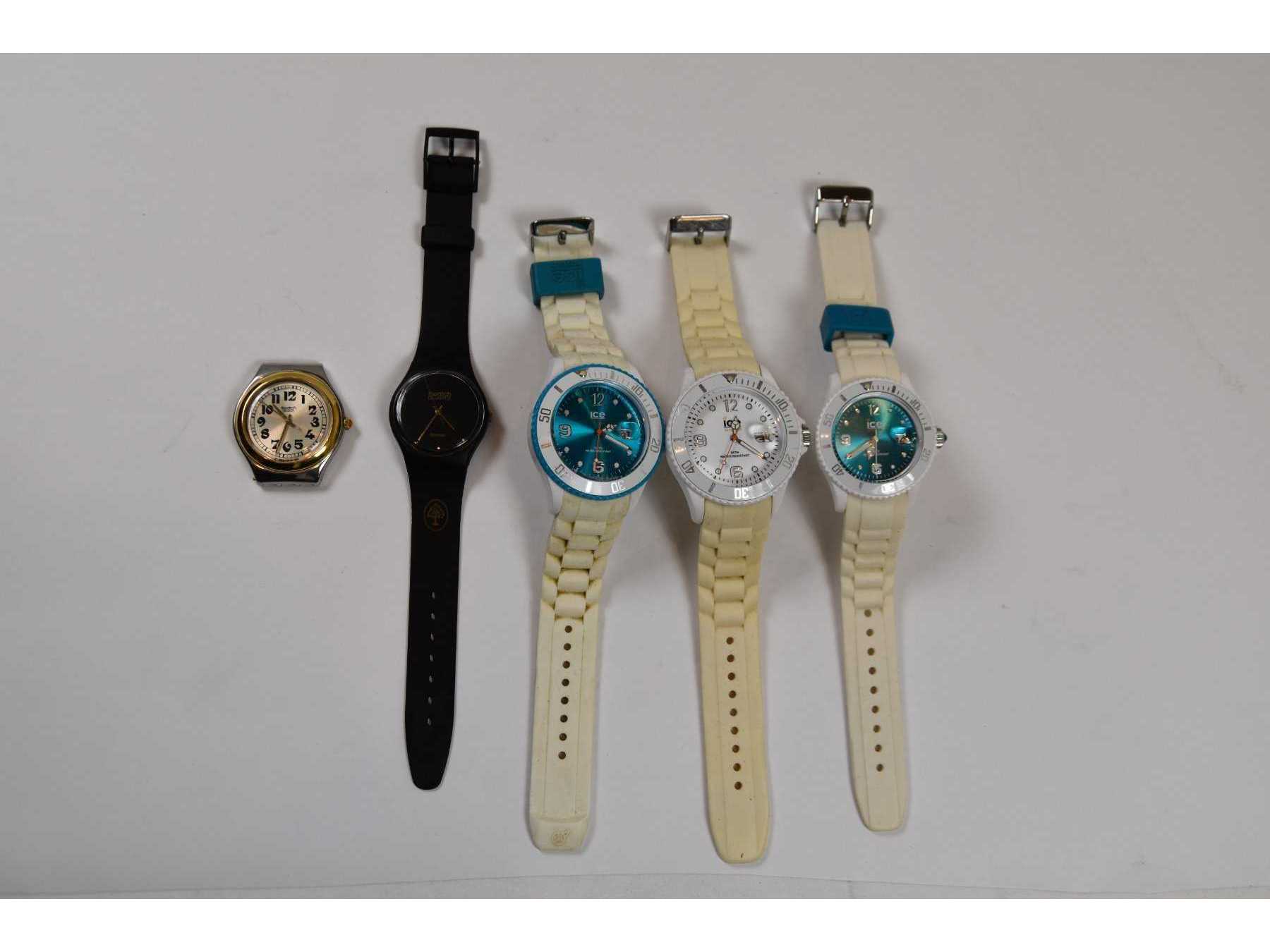 5 gebrauchte Uhren der Hersteller „Swatch“ & „Ice- Watch“