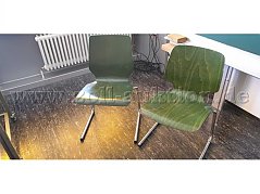 Stühle in 2 Farbvarianten