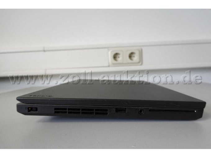 Notebook Lenovo „ThinkPad L470“, 16 GB, 14 Zoll-Display (35,56 cm), geschlossen.
-Seitenansicht links mit Anschlüssen-