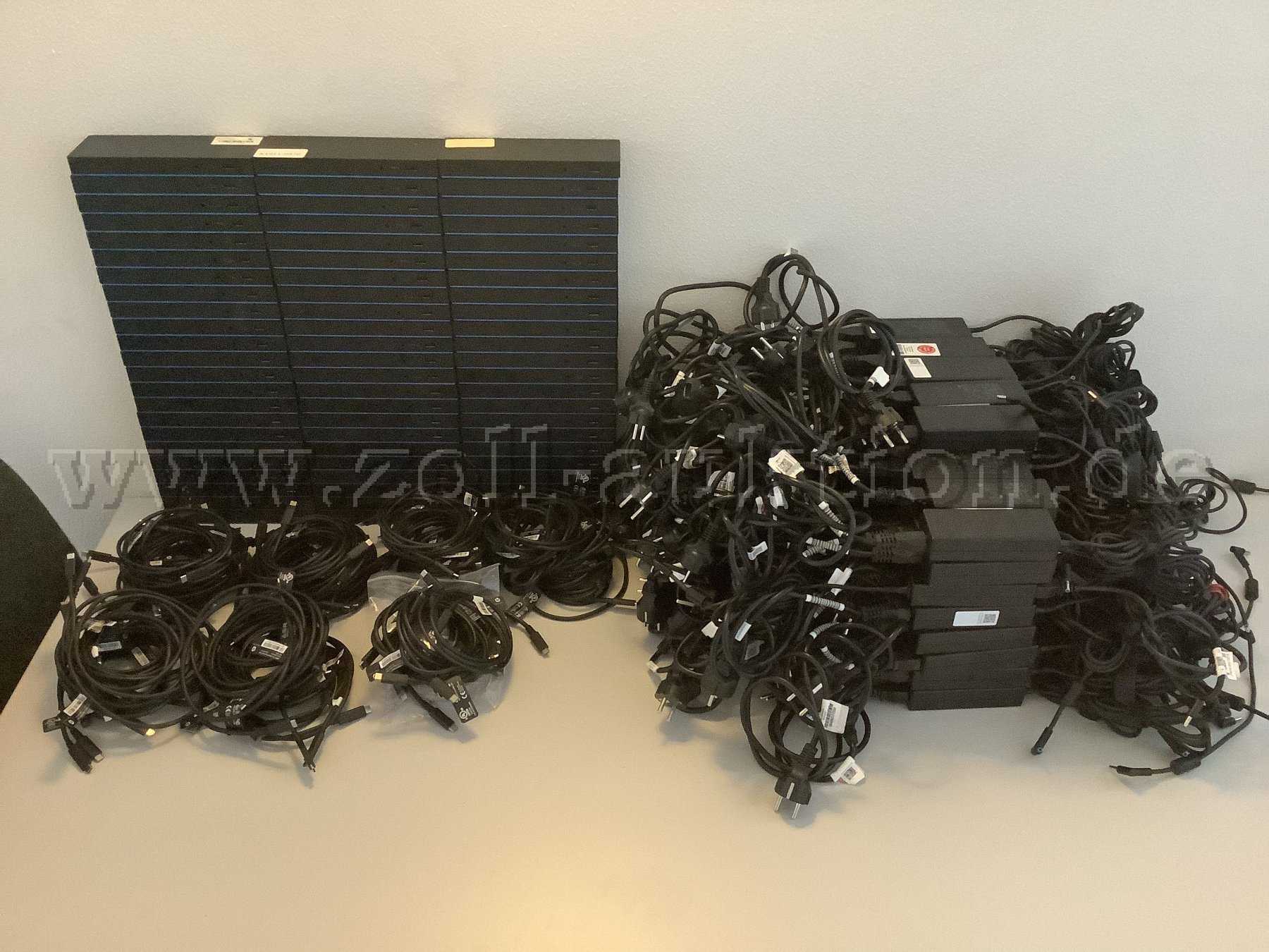 Dockingstations inkl Netzteile und USB-C-kabel.