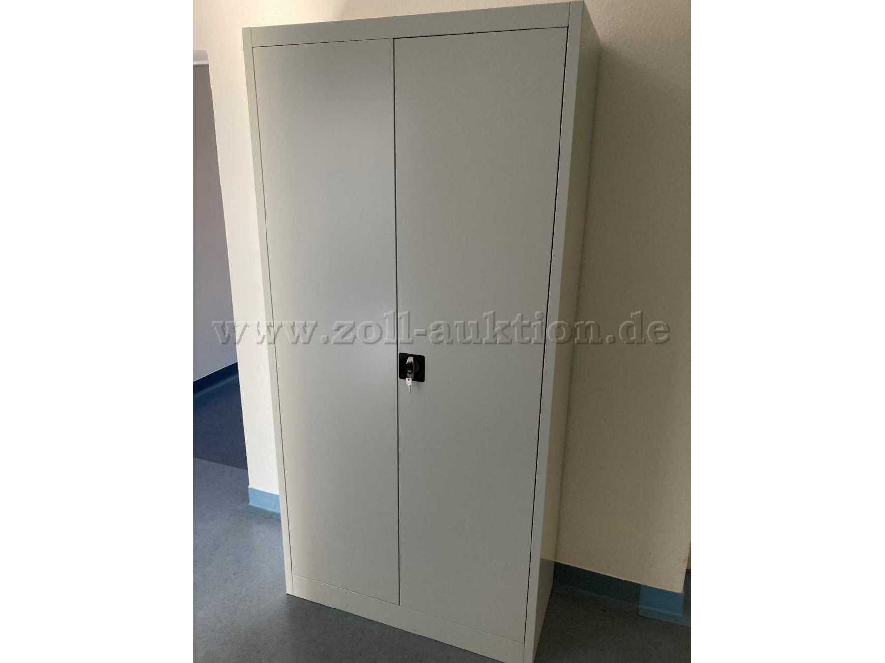 Aktenstahlschrank geschlossen
