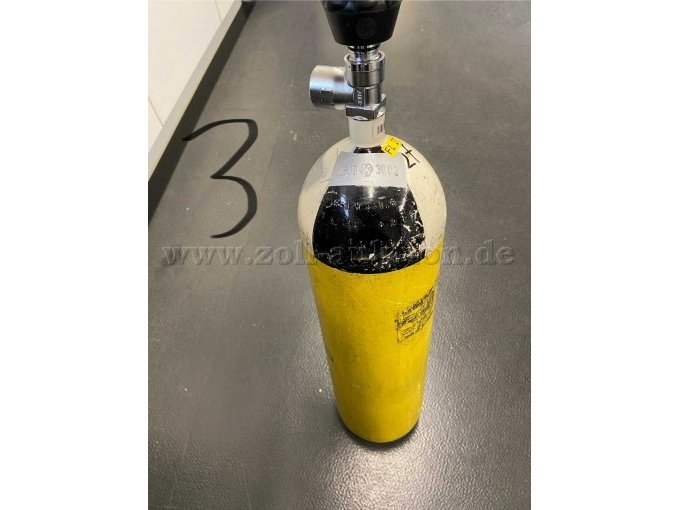 Atemschutzflasche Nummer 3 Frontalansicht